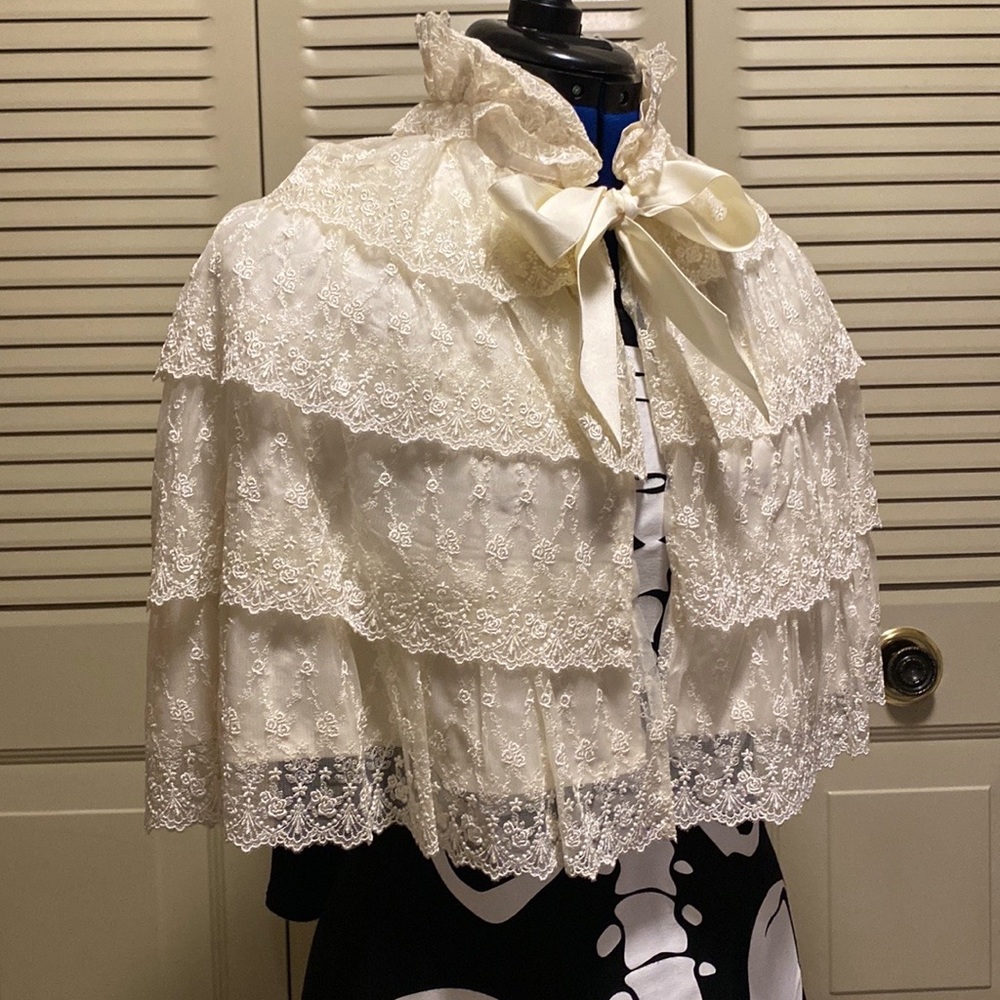 Classic Lolita Innocent World Original Lace Cape